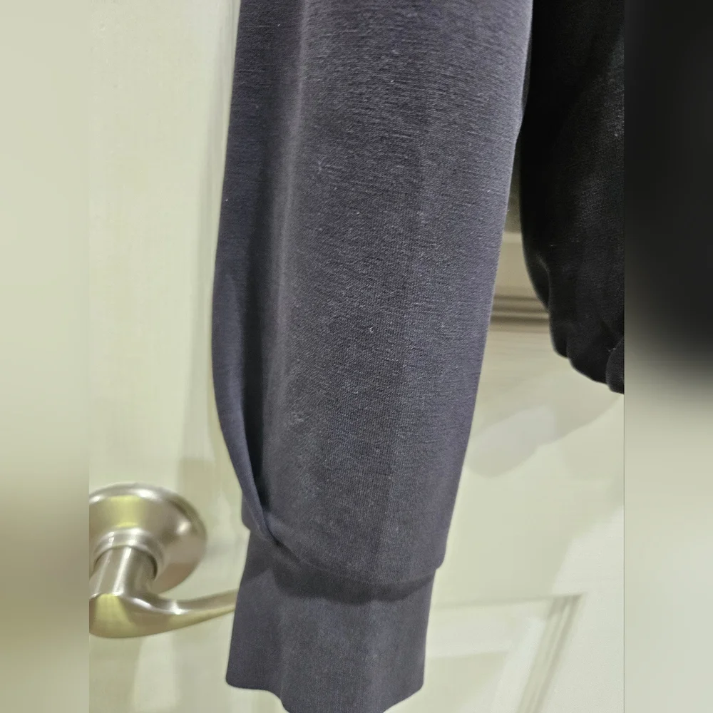 EUC Athleta Black Seasoft Bubble Hem Full Zip Size Small - Picture 10 of 11